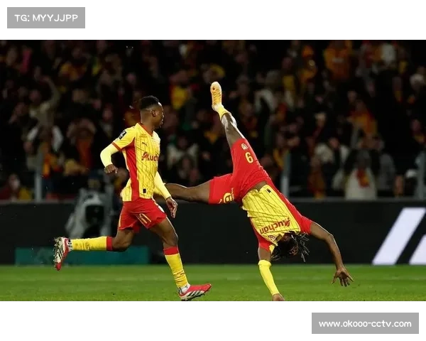 托万点球命中,朗斯客场3-0领先巴黎FC